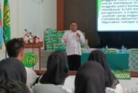 General Manajer KSPPS Kopsim NU Batang, Muhammad Busro memberikan sambutan usai mengukuhkan kepengurusan baru di Gedung PCNU Batang, Kabupaten Batang.