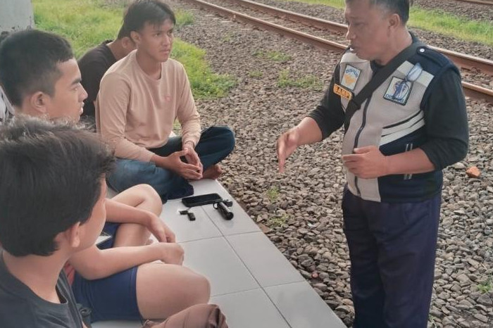 Dishub Batang Gunakan Edukasi Humanis Cegah Anak Bermain di Rel