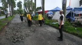 Tim Maung ASRI dan DPUPR Depok Tambal Jalan Rusak Sawangan
