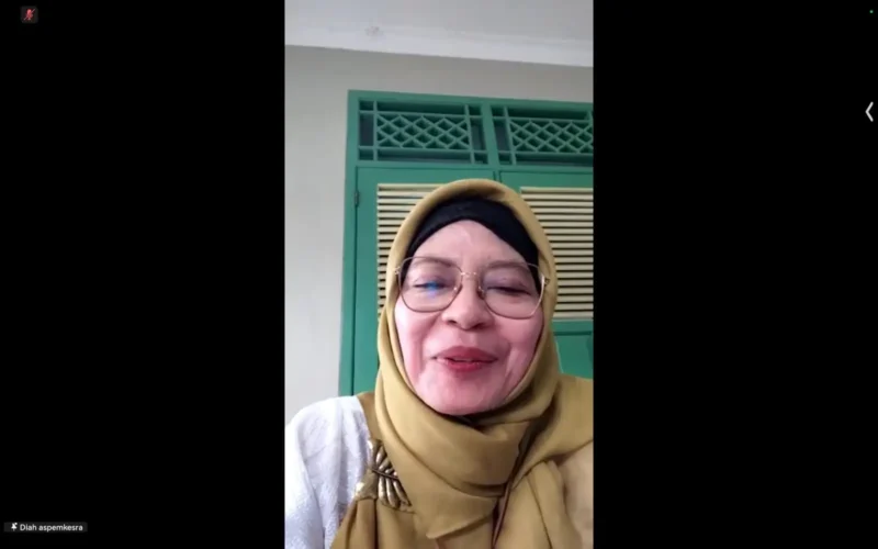Asisten Pemkesra Setda Kota Depok, Diah Sadiah saat memberikan sambutan pada acara Forum Renja DP3AP2KB melalui Zoom Meeting, Kamis (26/02/26). (Foto: tangkapan layar/ Diskominfo Depok).