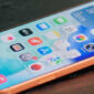 Harga iPhone 18 Pro diperkirakan akan tetap sama dibandingkan dengan generasi sebelumnya. Foto oleh Macworld.