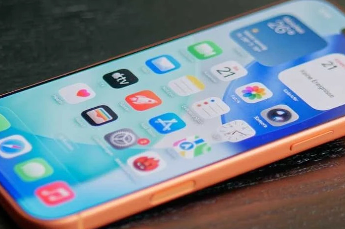 Harga iPhone 18 Pro diperkirakan akan tetap sama dibandingkan dengan generasi sebelumnya. Foto oleh Macworld.