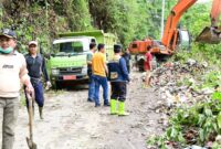Wabup Jumarding Pimpin Aksi Bersih TPS Lawolatu dan Jalan Ngapa