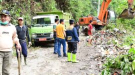 Wabup Jumarding Pimpin Aksi Bersih TPS Lawolatu dan Jalan Ngapa