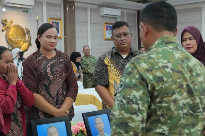 Panglima TNI Datangi Keluarga 23 Marinir Gugur, Janji Kawal Masa Depan
