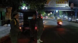 Petugas Satpol PP Kota Tangerang patroli keamanan malam di wilayah Kecamatan Tangerang.

Read more at: https://www.tangerangkota.go.id/berita/detail/62181/antisipasi-gangguan-kamtibmas-aktivitas-sahur-on-the-road-hingga-petasan-dilarang-di-kota-tangerang?isv=share_link

Download aplikasi TangerangLive : https://tlive.tangerangkota.go.id/api/link
