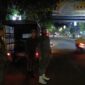 Petugas Satpol PP Kota Tangerang patroli keamanan malam di wilayah Kecamatan Tangerang.

Read more at: https://www.tangerangkota.go.id/berita/detail/62181/antisipasi-gangguan-kamtibmas-aktivitas-sahur-on-the-road-hingga-petasan-dilarang-di-kota-tangerang?isv=share_link

Download aplikasi TangerangLive : https://tlive.tangerangkota.go.id/api/link