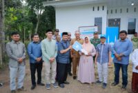Wabup Aceh Besar Serahkan Rumah Tahan Gempa untuk Dhuafa