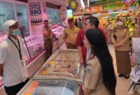 Sudis Nakertransgi Jakbar melakukan sidak THR di salah satu pusat perbelanjaan kawasan Kembangan.