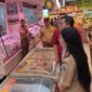 Sudis Nakertransgi Jakbar melakukan sidak THR di salah satu pusat perbelanjaan kawasan Kembangan.
