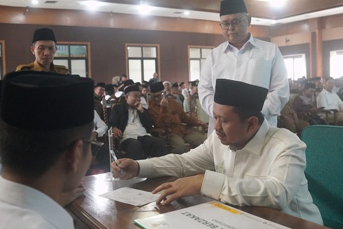 Sumedang Salurkan Rp9 Miliar Insentif bagi 4.500 Guru Ngaji