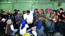 Menko Polkam, BAZNAS RI dan TNI AL Berangkatkan 1.448 Pemudik Naik Kapal Perang (Dok. BAZNAS RI/Humas)