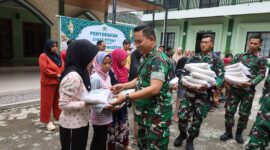 Kodim Magetan Gelar Upacara, Cuti Prajurit, dan Salurkan Zakat Beras