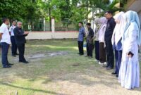 Asisten I Setdakab Aceh Besar, Farhan AP melakukan inspeksi mendadak (sidak) di Kantor Kecamatan Peukan Bada, Kamis (26/3/2026). FOTO/MC ACEH BESAR