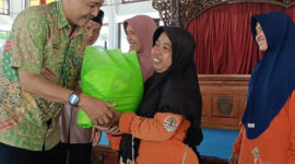 Baznas Batang Salurkan Ribuan Paket Sembako untuk Para Mustahik